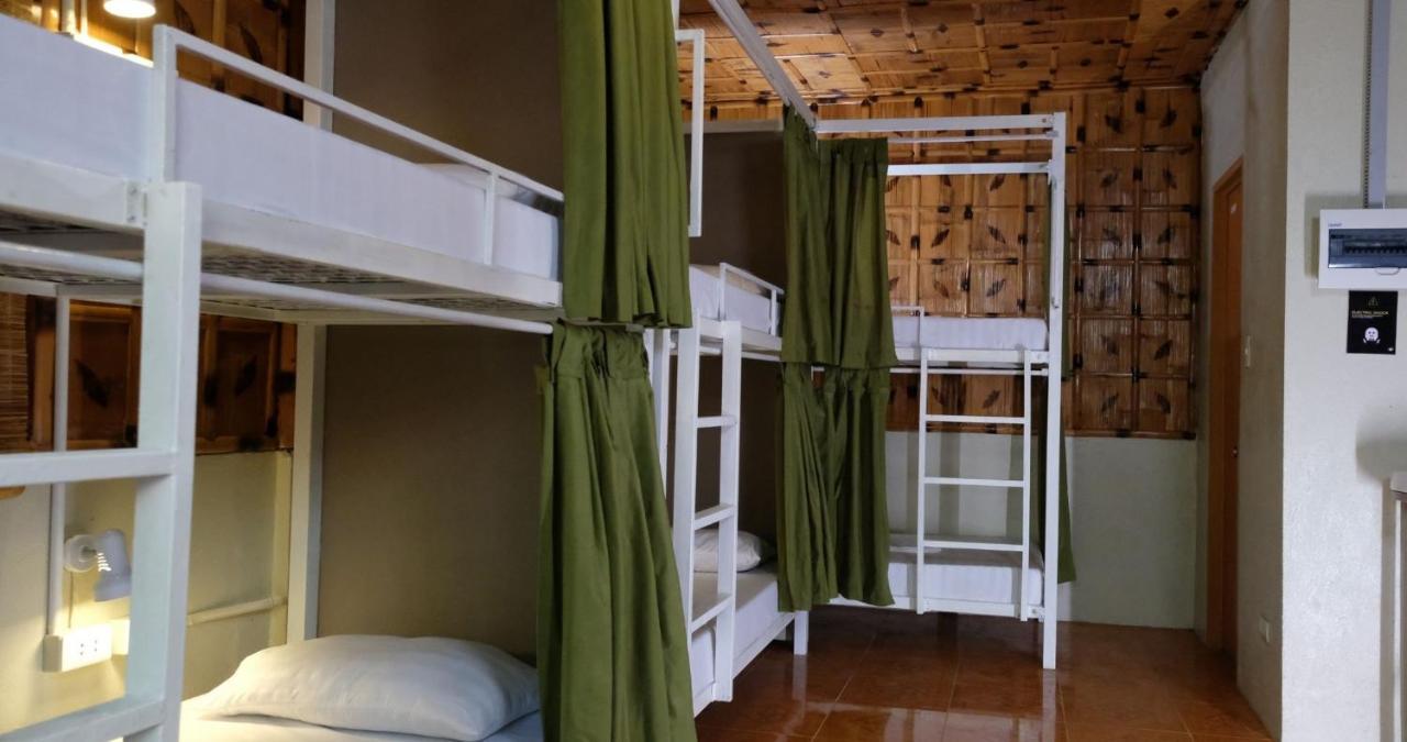 Mad Monkey Siquijor Hostel Bagian luar foto