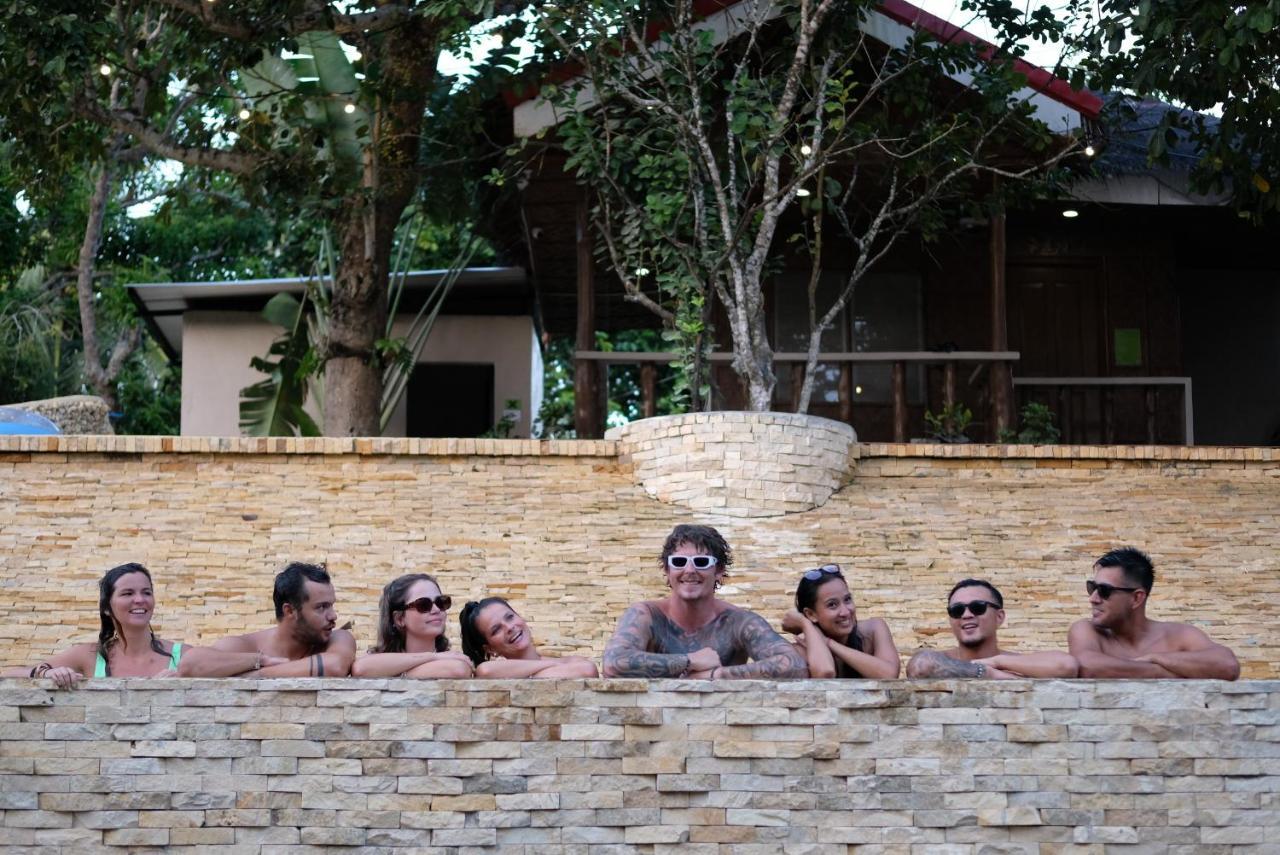 Mad Monkey Siquijor Hostel Bagian luar foto