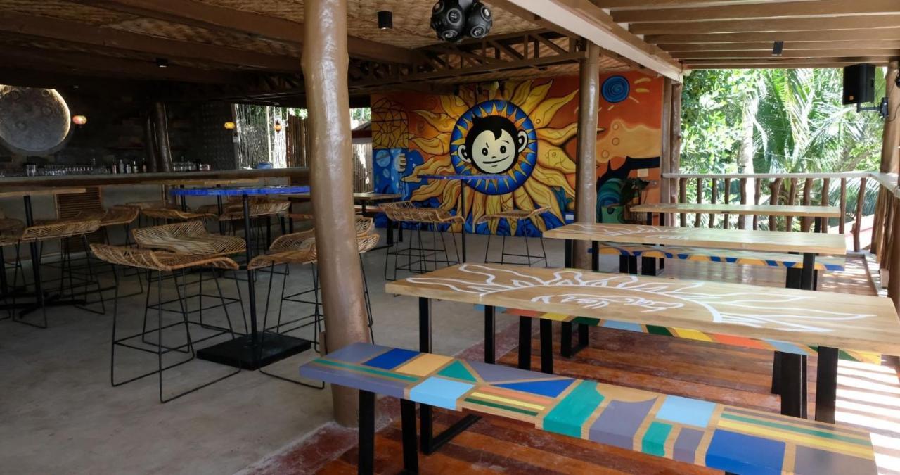 Mad Monkey Siquijor Hostel Bagian luar foto
