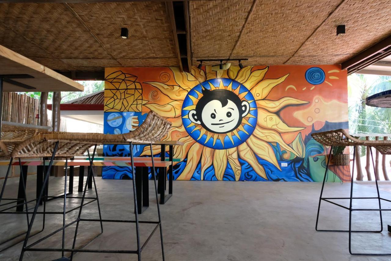 Mad Monkey Siquijor Hostel Bagian luar foto