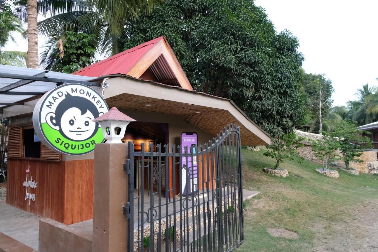 Mad Monkey Siquijor Hostel Bagian luar foto