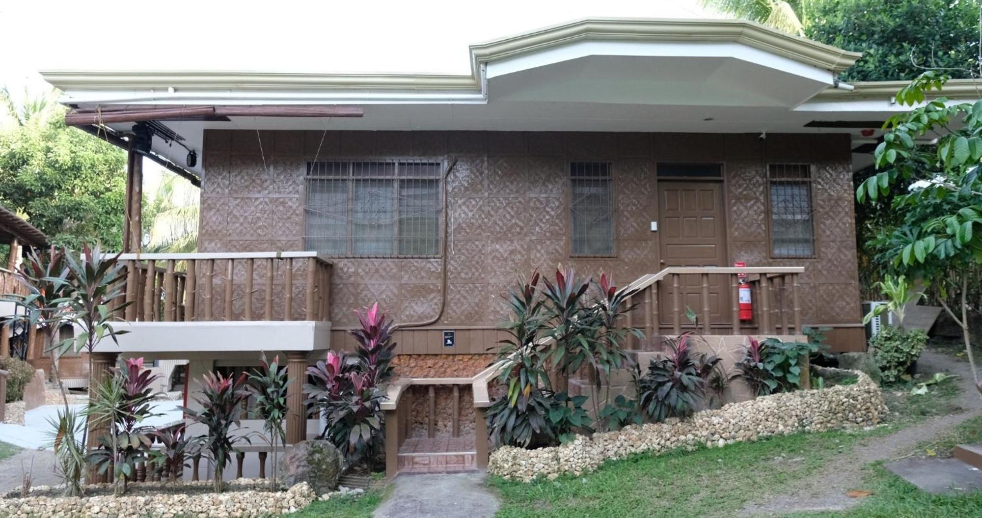 Mad Monkey Siquijor Hostel Bagian luar foto