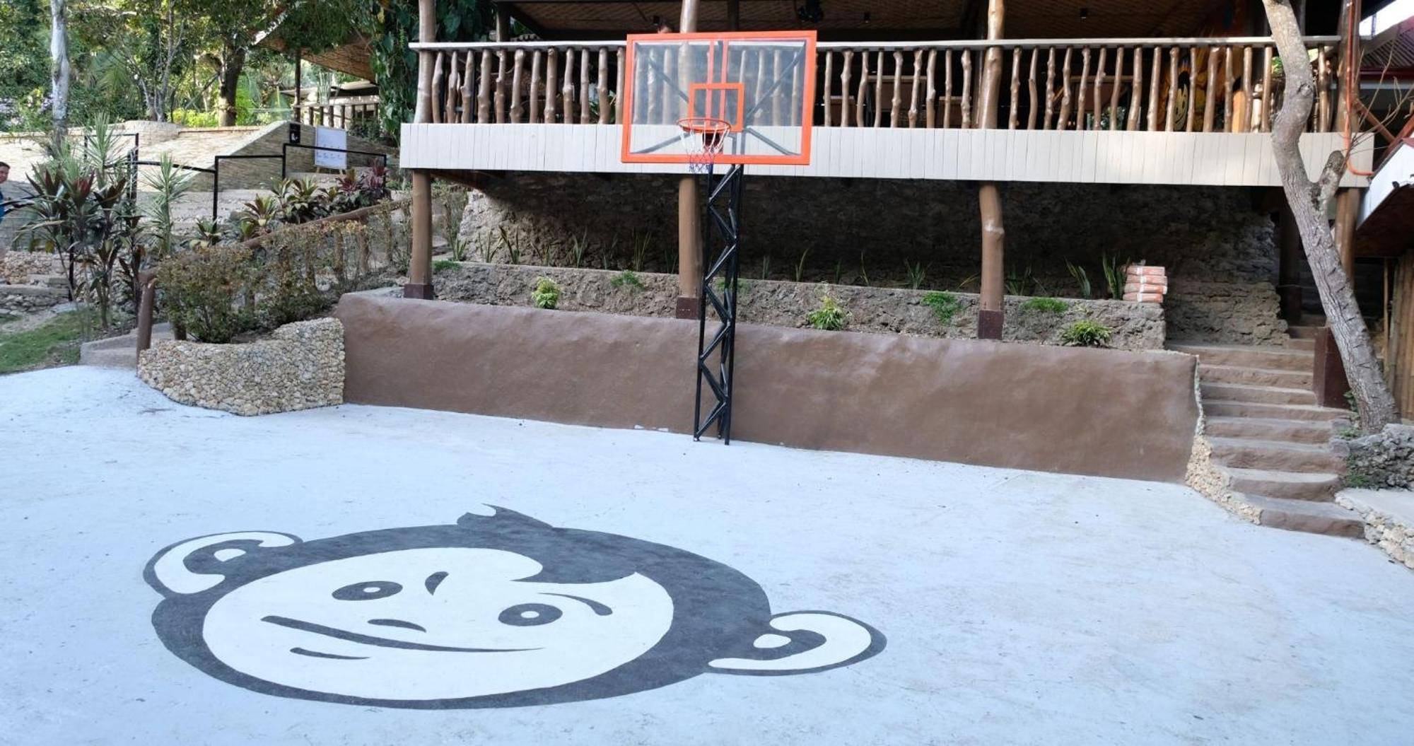 Mad Monkey Siquijor Hostel Bagian luar foto