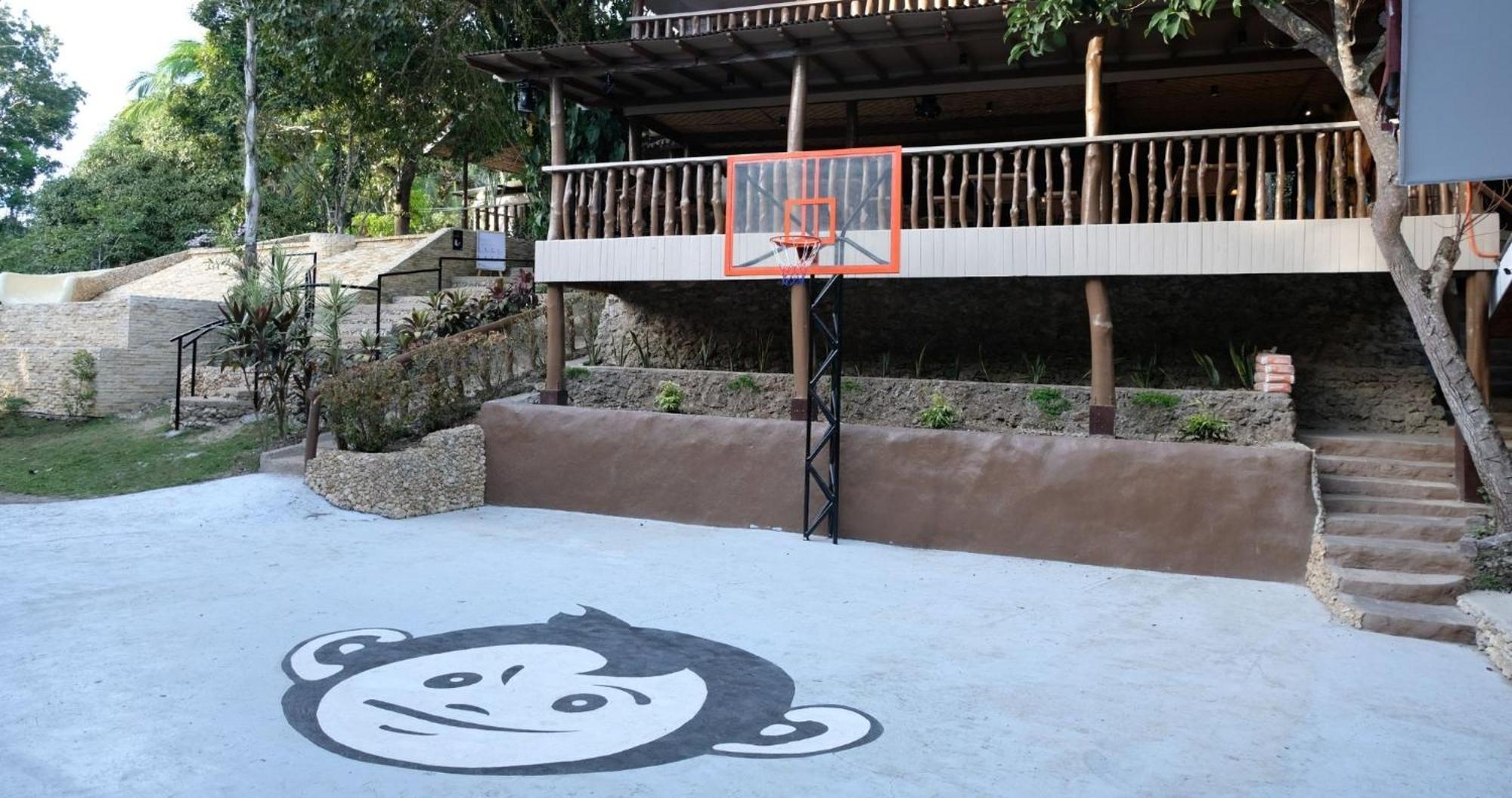 Mad Monkey Siquijor Hostel Bagian luar foto